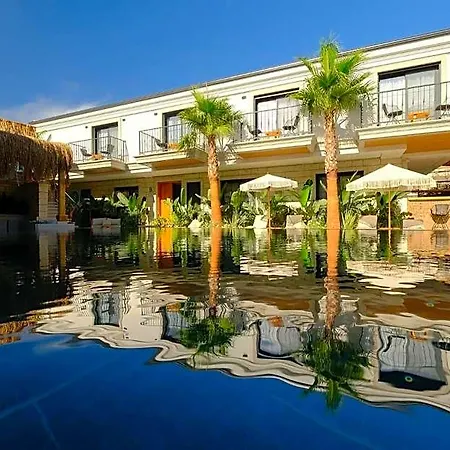 Surga Alacati Otel *