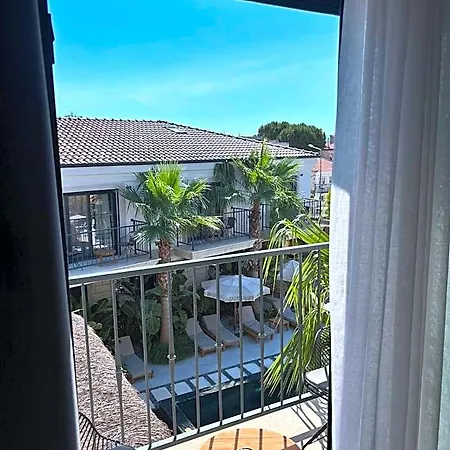 Surga Alacati Otel *